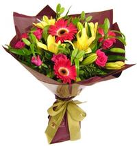 karışık mevsim çiçekleri anneler günü  sevgililer günü  işyeri tayin ve işe başlama hastahane her tür gönderebileceğiniz mevsim çiçekleri  çiçeklerinden hazırlanmış buket