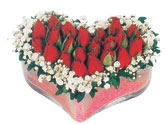 İstanbul İrem çiçek ten 9 adet sevdiklerinize kırmızı gülden kalp mika aranjman